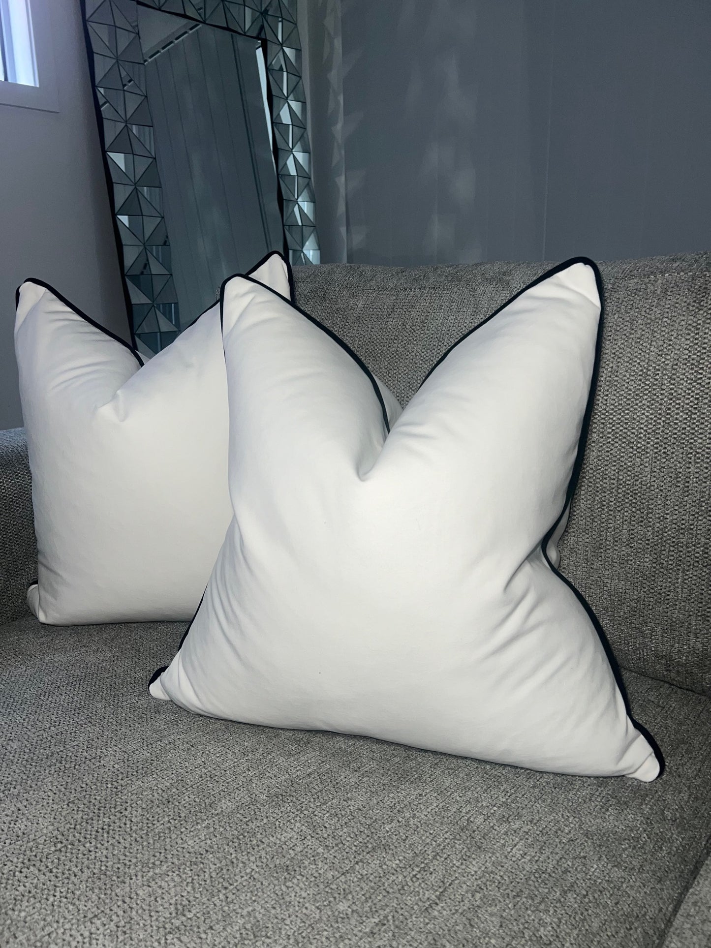 Plush Optic White Black