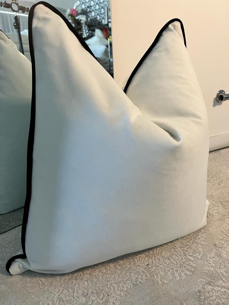 Plush Optic White Black