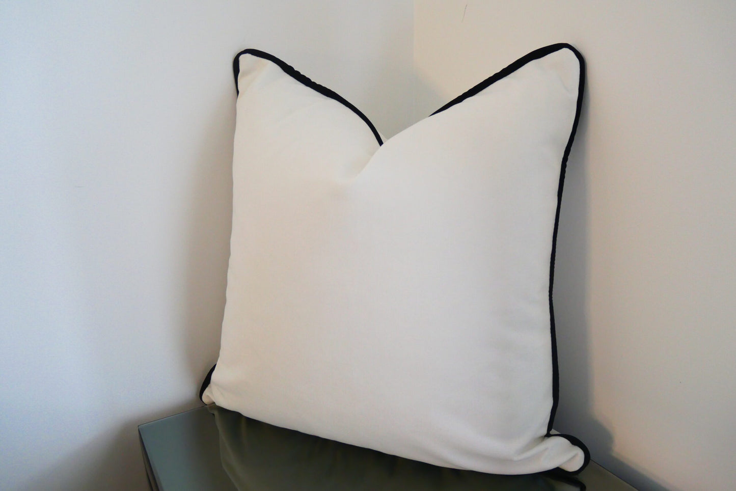 Plush Optic White Black